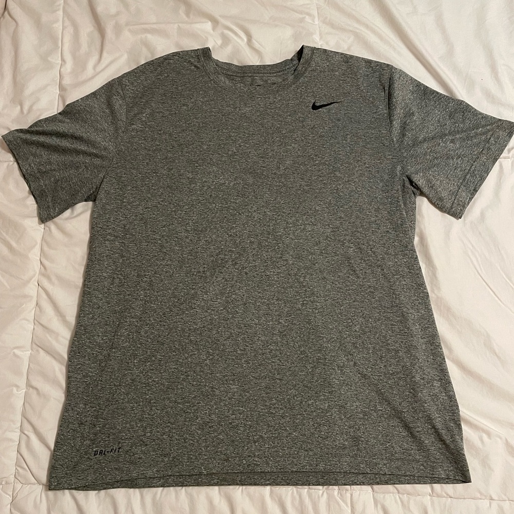 ✔️ Nike Men’s Dri-Fit Shirt